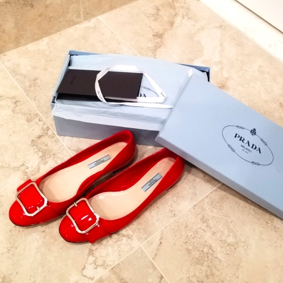 Authentic Prada Calzature Donna Vernice Red Patent Leather Buckle Ballet Flats - Picture 6 of 12